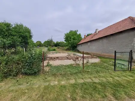 Eladó telek, Rózsaszentmárton 882 m² 4.5 M Ft