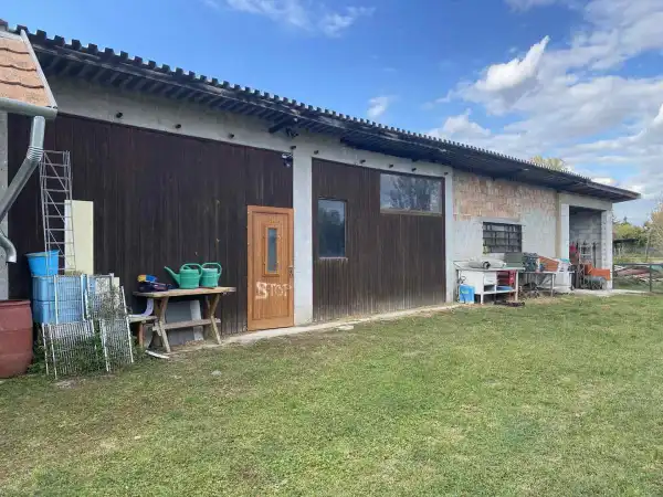 Kiadó raktár, Zsámbék 1 szoba 105 m² 200 E Ft/hó